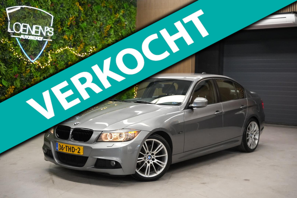 BMW 3 Serie 318i M Sport / Cruise / PDC / Navigatie 49879648-0.jpg | Loenen's Autobedrijf